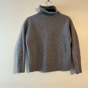 Vince 100% Cashmere neutral pullover knit cozy thick grey turtleneck sweater